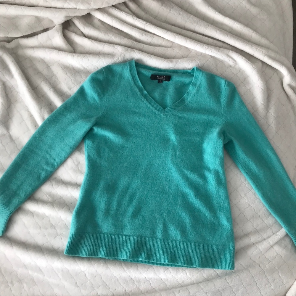 Alex Marie 100% cashmere aqua sweater, fits like a small